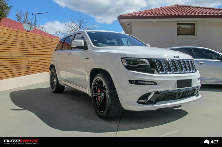 JEEP-GRAND-CHEROKEE-REVENGE-MATTE-BLACK
